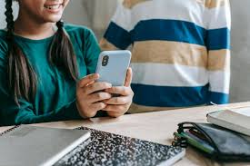 5 Checks Before Buying a Child’s First Smartphone in the UK
