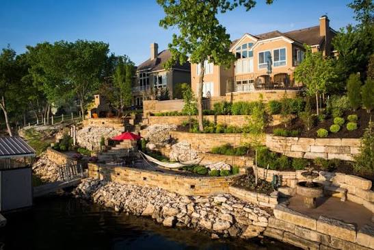 5 Best Retaining Wall Builders in Lee’s Summit - Find stone and block walls that tame sloped yards